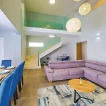 Five-bedroom In Kastel Kambelovac * Kaštela