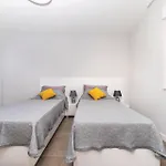 Five-bedroom In Kastel Kambelovac