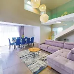 Five-bedroom In Kastel Kambelovac *
