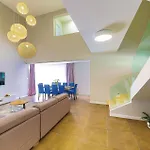 Five-bedroom In Kastel Kambelovac *