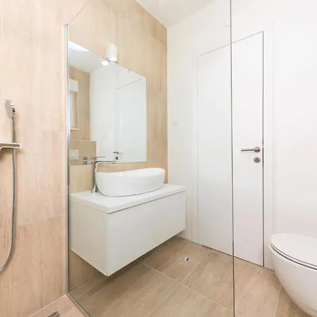 펜션 Five-bedroom In Kastel Kambelovac *