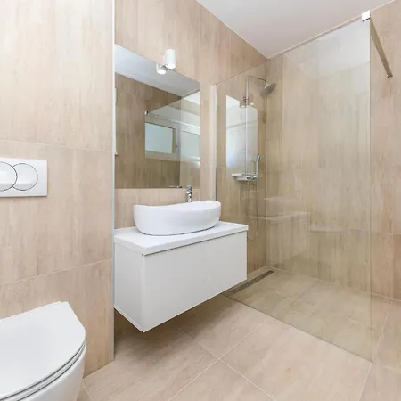Holiday home 5 Bedroom Lovely In Kastel Kambelovac Kastela