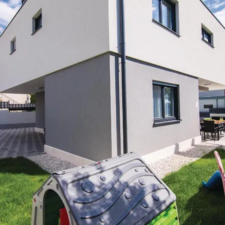 Holiday home 5 Bedroom Lovely In Kastel Kambelovac *