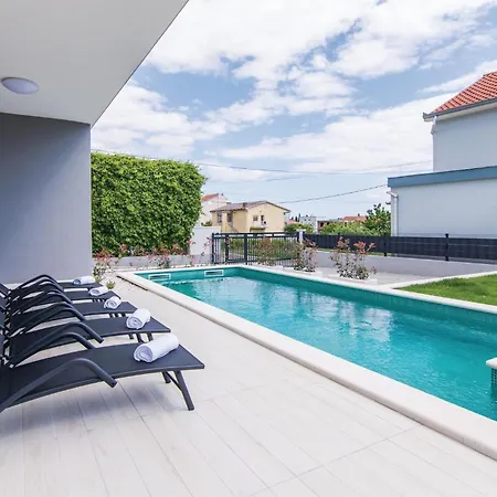 5 Bedroom Lovely In Kastel Kambelovac Holiday home Kastela