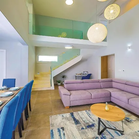 5 Bedroom Lovely In Kastel Kambelovac * Kastela