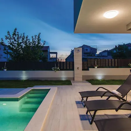 펜션 Five-bedroom In Kastel Kambelovac *