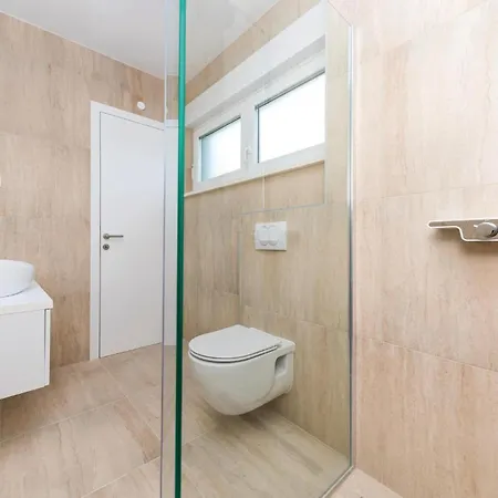 5 Bedroom Lovely In Kastel Kambelovac Holiday home Kastela