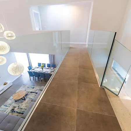 Five-bedroom In Kastel Kambelovac Kaštela