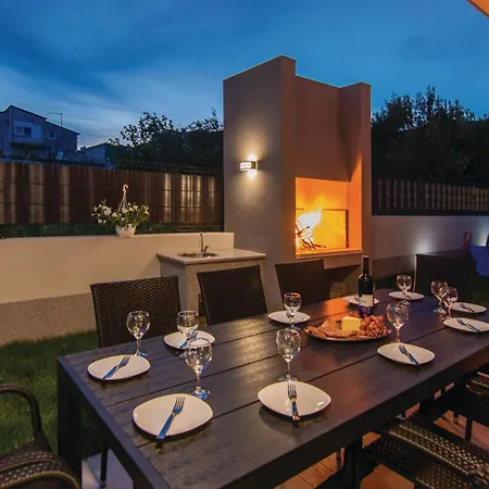 Five-bedroom In Kastel Kambelovac * Kaštela