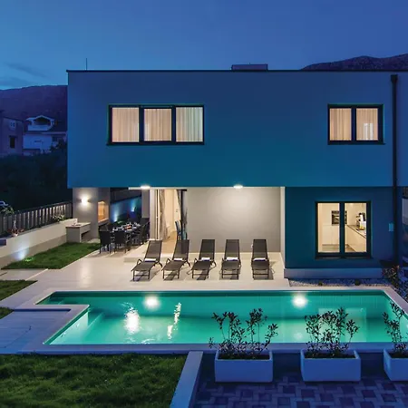 Holiday home 5 Bedroom Lovely In Kastel Kambelovac