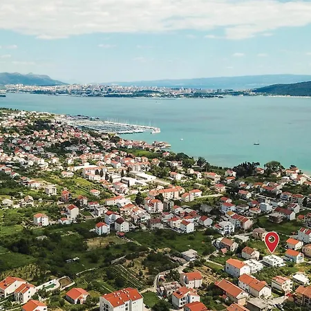 Five-bedroom In Kastel Kambelovac 펜션 *