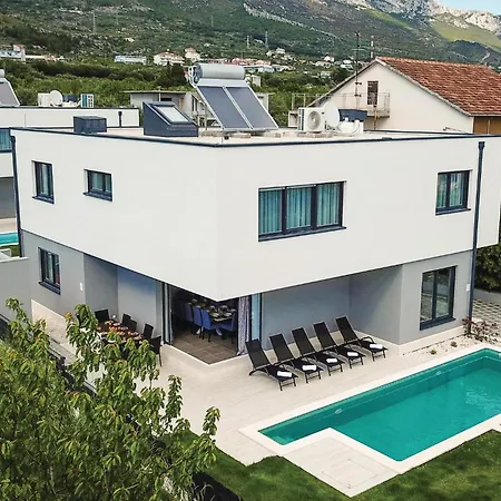5 Bedroom Lovely In Kastel Kambelovac Holiday home Kastela