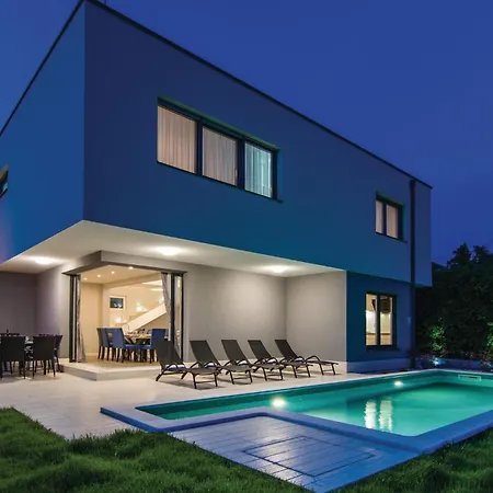 5 Bedroom Lovely In Kastel Kambelovac Holiday home Kastela