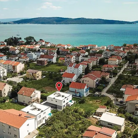 Holiday home 5 Bedroom Lovely In Kastel Kambelovac Kastela
